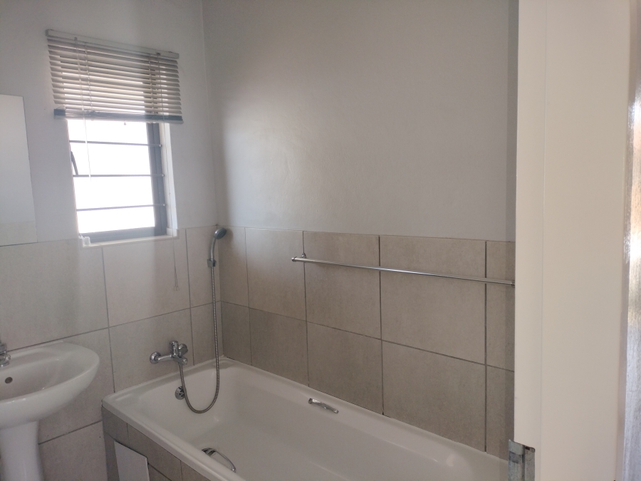 To Let 3 Bedroom Property for Rent in Waterval East North West